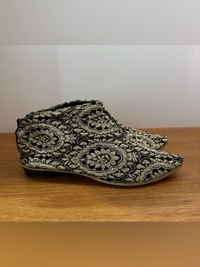 Women’s Metallic Gold Brocade Slip-On Mules